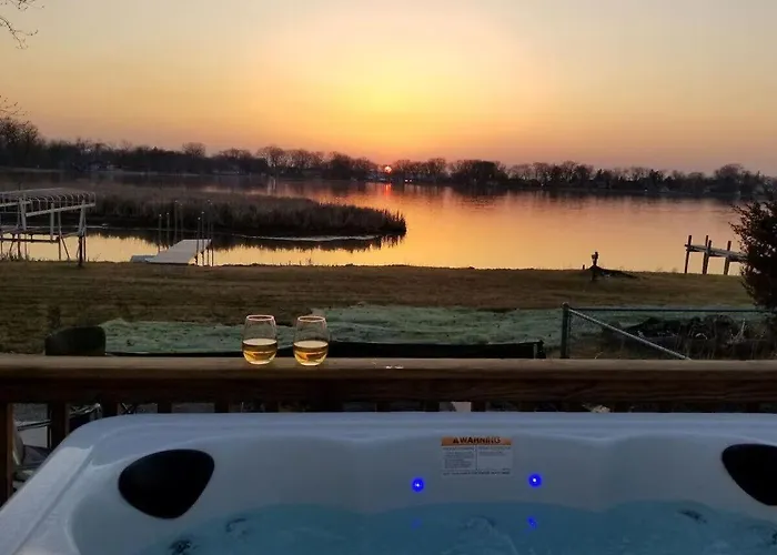 Holiday home Gorgeous Nautical House Chain O' Lakes With Hot Tub Option Ingleside Shore