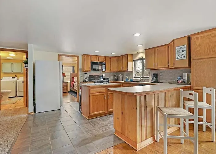 Casa de férias Gorgeous Nautical House Chain O' Lakes With Hot Tub Option *